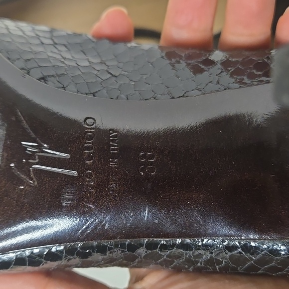 Guiseppe Zanotti Elegant Black Snake Round Toe Pumps Size 38 - Picture 8 of 8